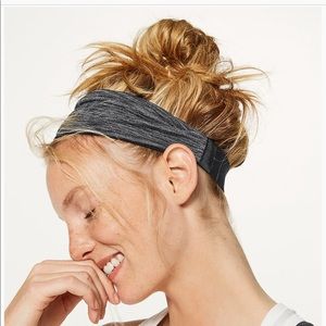Lululemon black fringe fighter headband